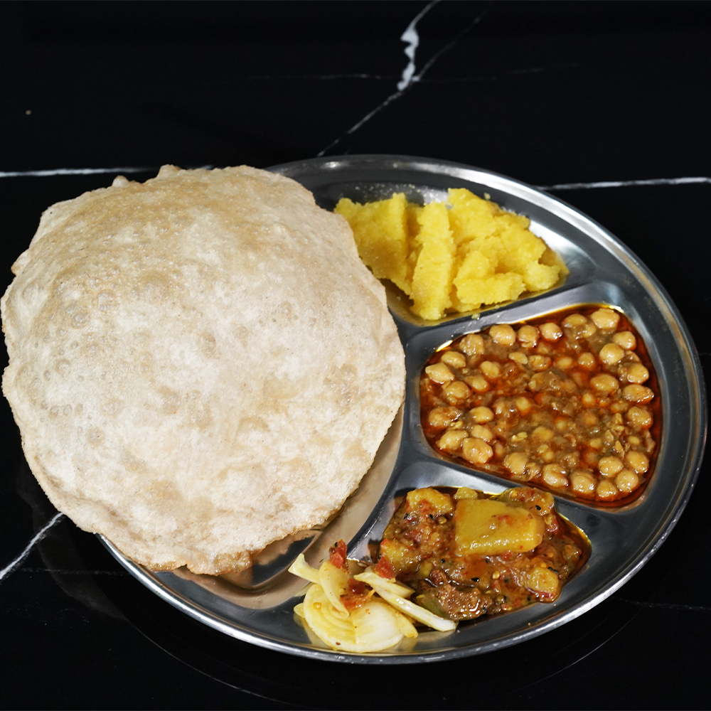 Puri (Chanay + Halwa)